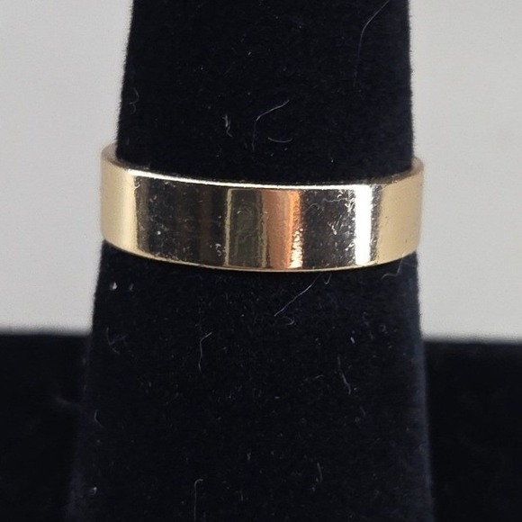 Jewelry - Gold Tone Flat Cigar Band Type Ring Size 8 Minimalist Wide Smooth Band Unbranded